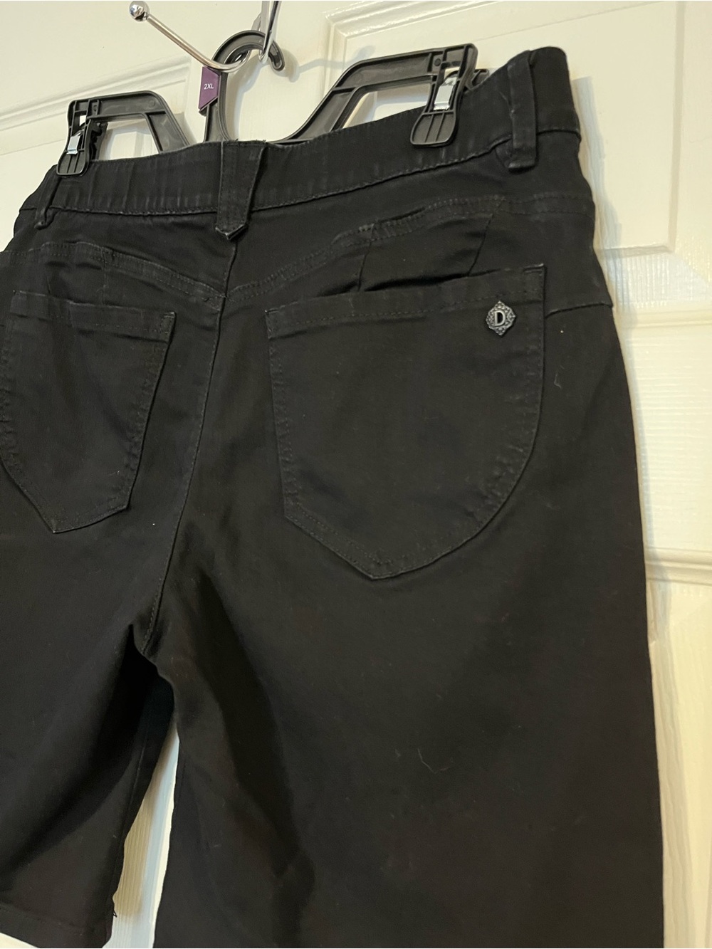 #42 Democracy Women’s Black “Ab”solution Mid Length Stretch Denim Shorts Size 8 - Picture 5 of 7